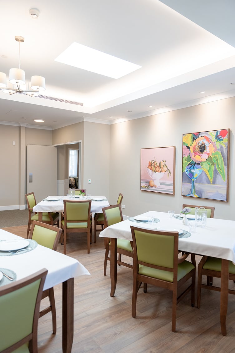 Daw Park's dinning room with tables and chairs