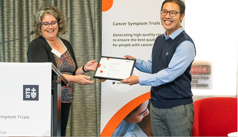 dr wei lee being awarded the cancer symptoms trials emerging trialist award by belinda butcher