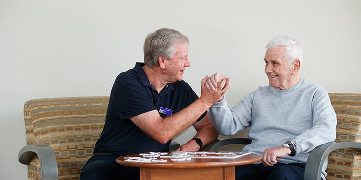 volunteer-matt-soames-with-lext-at-hammondcare