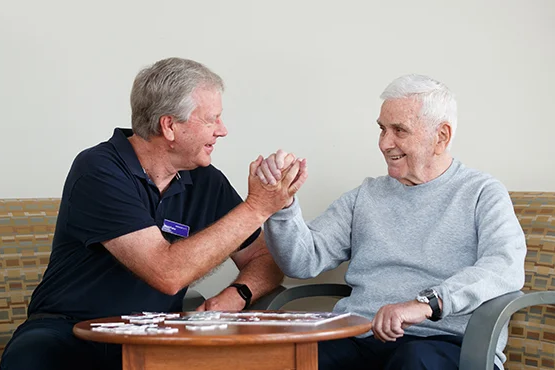 volunteer-matt-soames-with-lext-at-hammondcare